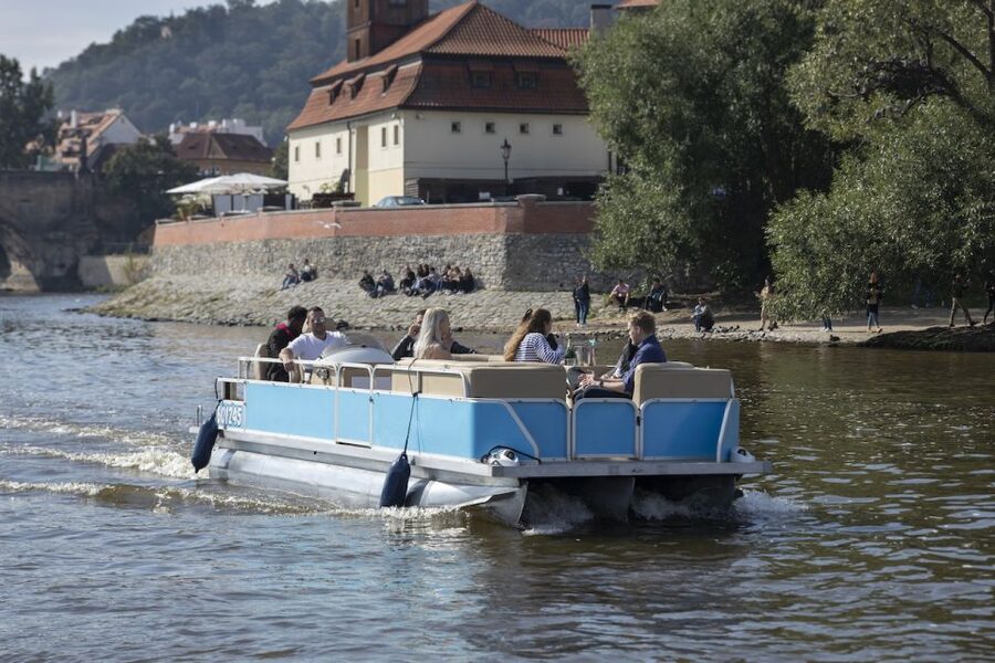 Prague: Beer Boat Tour - Unlimited Budvar, Prosecco, or 15 liters of cider