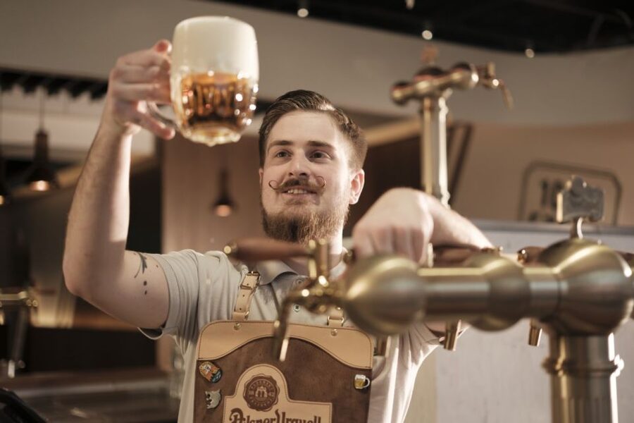 Prague: Beer Pouring Class at Pilsner Urquell Experience - What happens during the 60-minute class