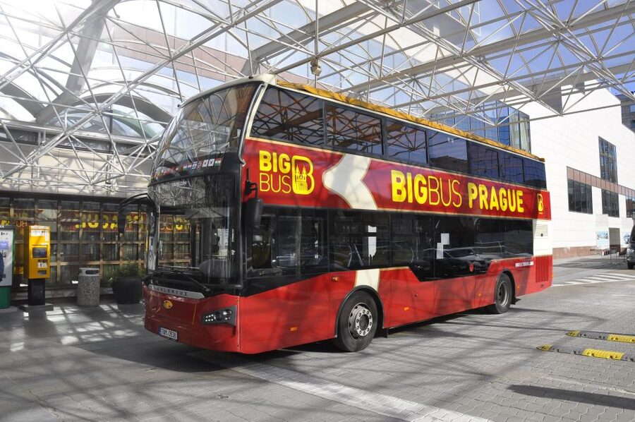 Prague: Big Bus Hop-on Hop-off, Castle Tour and River Cruise - Use the red route for Prague Castle and the wider circuit