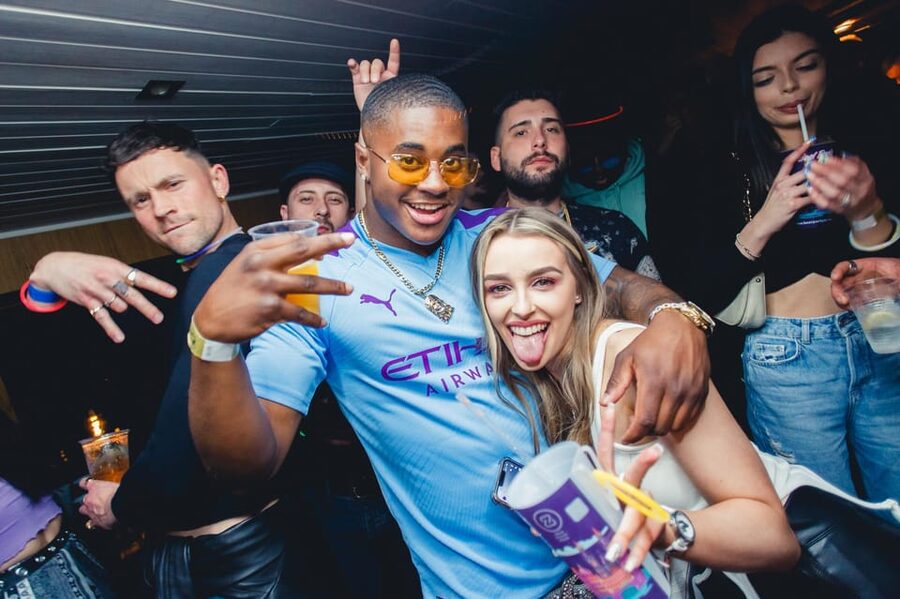 Prague: Boat Party with Unlimited Drinks & After Party Entry - Prague Castle after dark