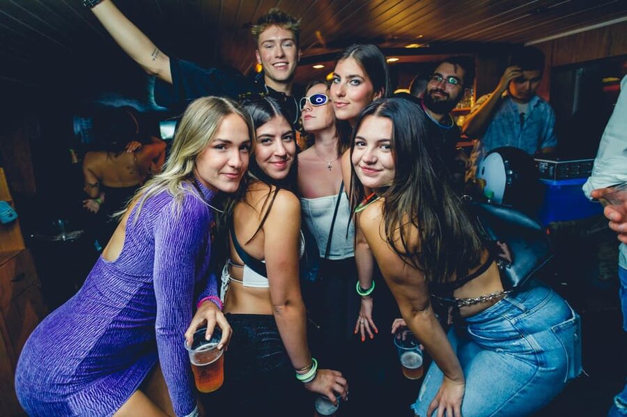 Prague: Boat Party with Unlimited Drinks & After Party Entry - Starting with the pre-party and drinking games