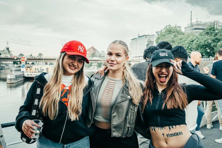 Prague: Booze Cruise with Open Bar and Duplex Entry - Dancing on a boat with up to 150 people
