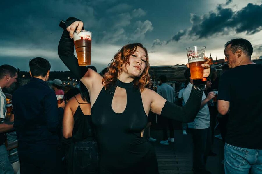 Prague: Booze Cruise with Open Bar and Duplex Entry - How to plan the evening well