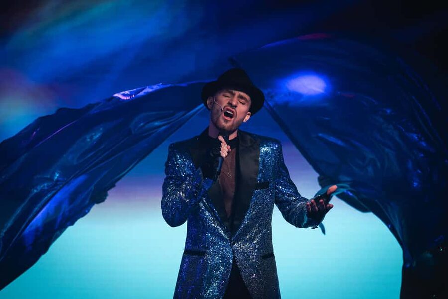 Prague:Breathtaking Cabaret Show with 4-Course Dinner Option - Choosing Between Category 1, 2, and 3 Seating