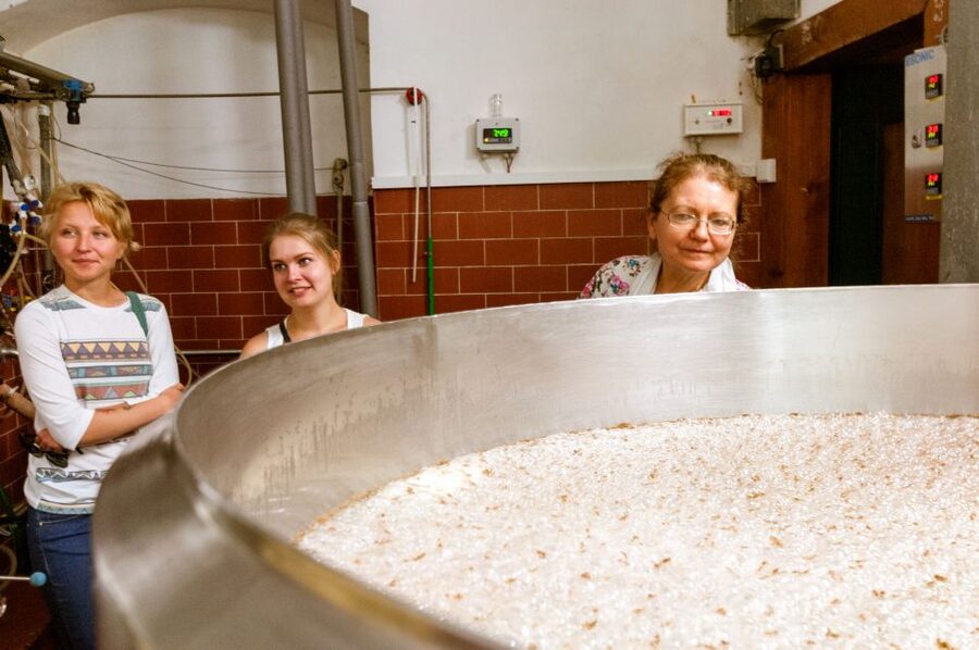 Prague: Brewery Tour with Unlimited Tastings - A beer tour with a Prague walk