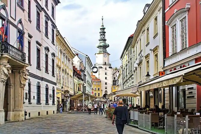 Prague-Budapest One-Way Sightseeing Day Tour - Private transport and luggage: the practical value