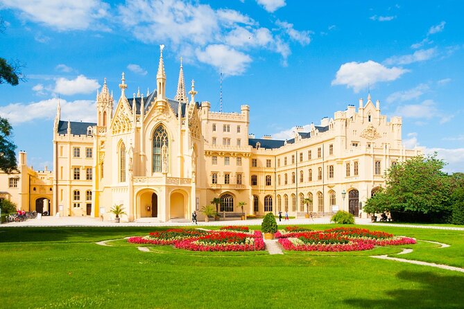 Prague-Budapest One-Way Sightseeing Day Tour - What the 10-hour schedule feels like
