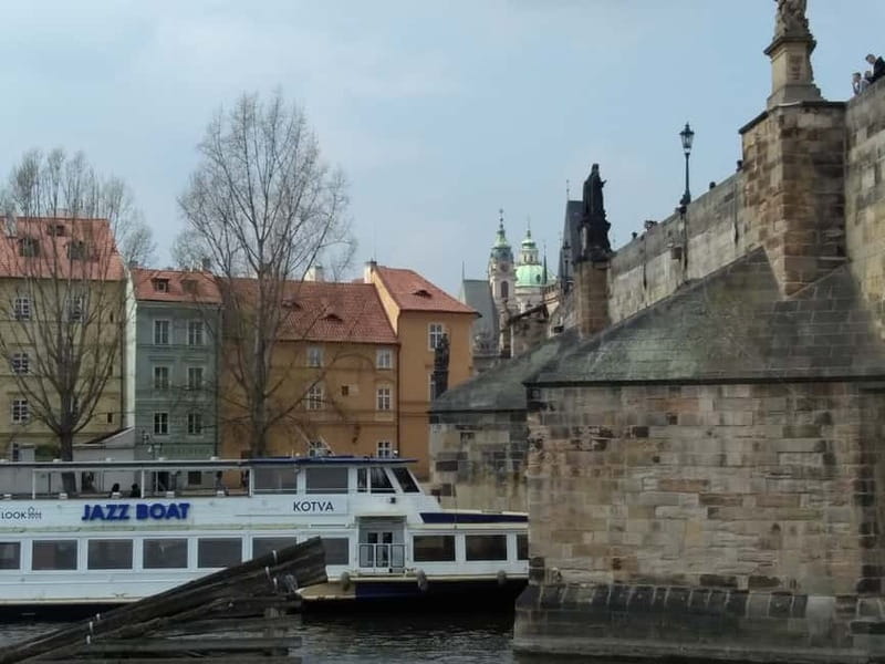 Prague: Bus and Boat Tour - A balanced look at the experience