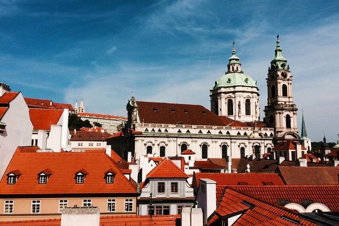 Prague: Bus Tour, Walking Tour, River Cruise and Lunch - Prague Castle gives you the high starting point