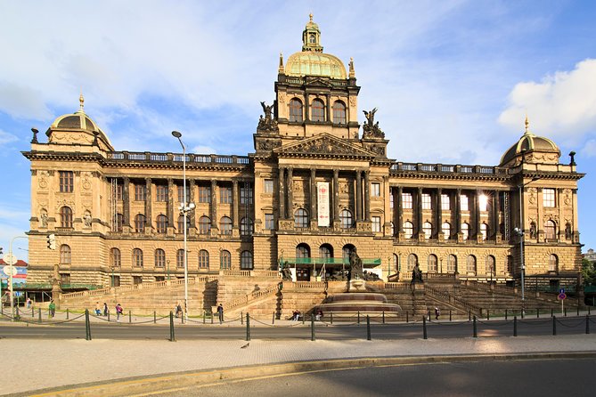 Prague: Bus Tour, Walking Tour, River Cruise and Lunch - The guide can make or break the day