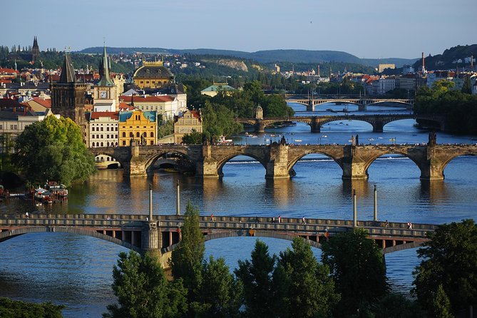 Prague: Bus Tour, Walking Tour, River Cruise and Lunch - Lunch in Mala Strana breaks up the walking