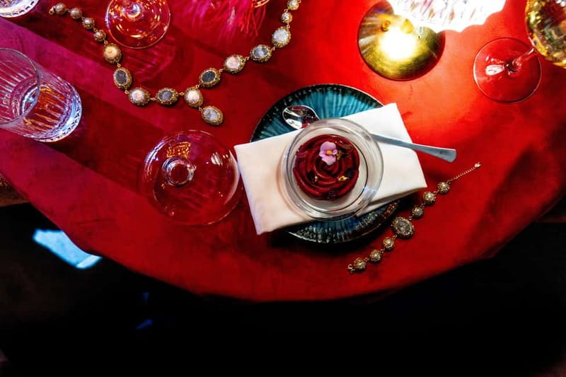 Prague: Cabaret Show at Medusa - Nightlife Prague - Dress code, age rules, and the door
