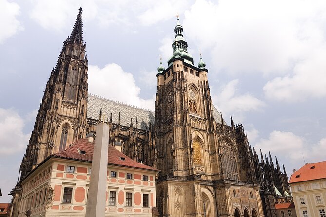 Prague Castle: Admission Ticket With Bus Transfer And Audioguide - What happens before you enter the castle