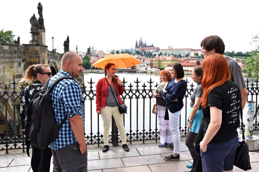 Prague: Castle and Jewish Quarter Tour - Old Town Square and the astronomical clock