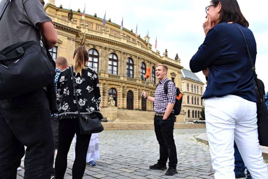 Prague: Castle and Jewish Quarter Tour with Cruise and Lunch - A smart first look at Prague in six hours