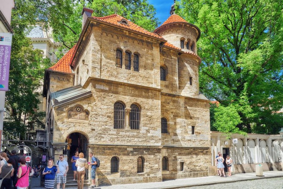 Prague: Castle and Jewish Quarter Tour with Cruise and Lunch - Prague Castle without rushing the history