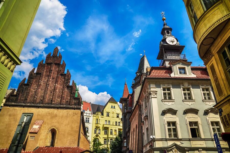 Prague: Castle and Jewish Quarter Tour with Cruise and Lunch - A Czech lunch that breaks up the walking