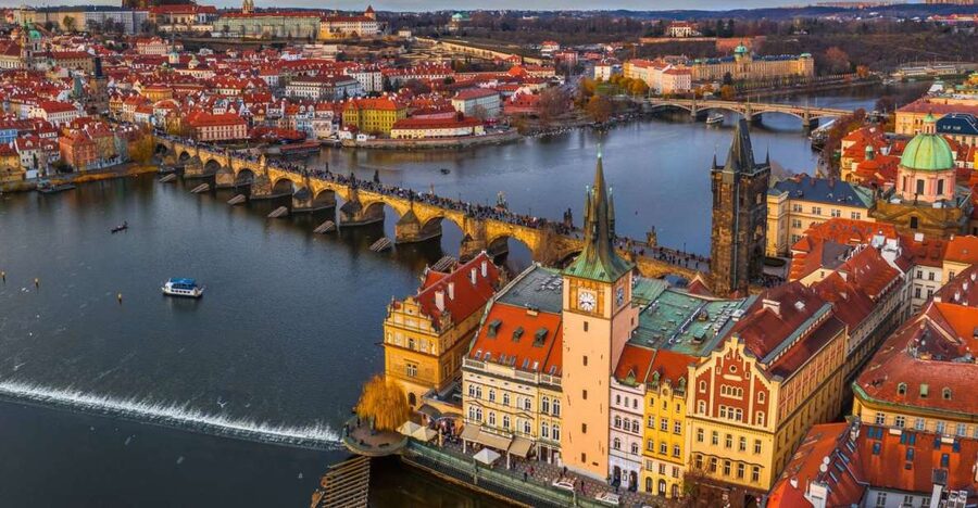 Prague: Castle and Jewish Quarter Tour with Cruise and Lunch - The Vltava cruise: useful views, modest expectations