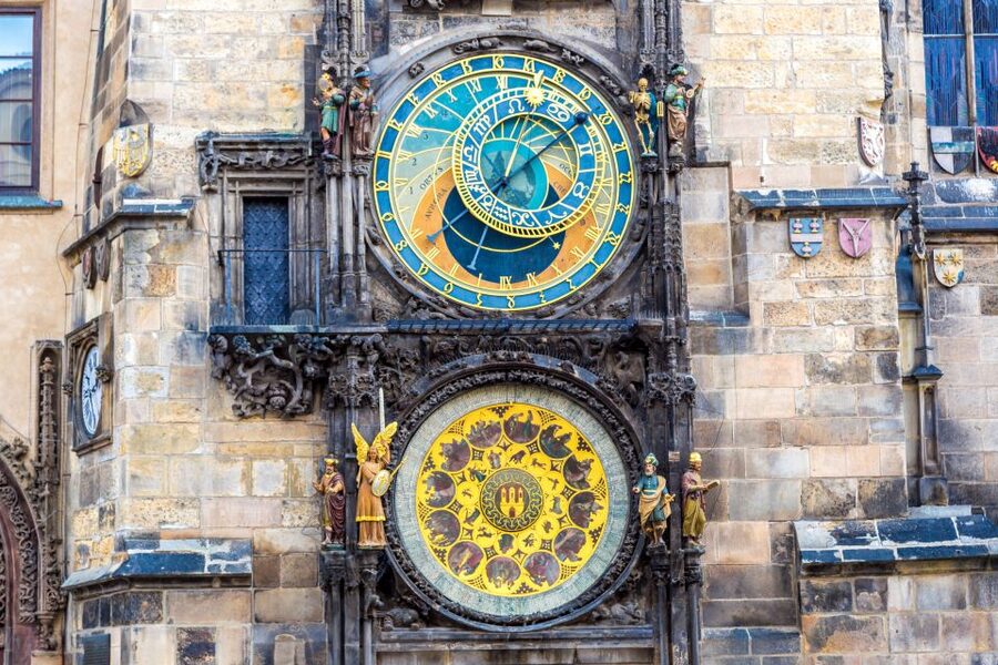 Prague: Castle and Jewish Quarter Tour with Cruise and Lunch - Walking, timing, and group comfort