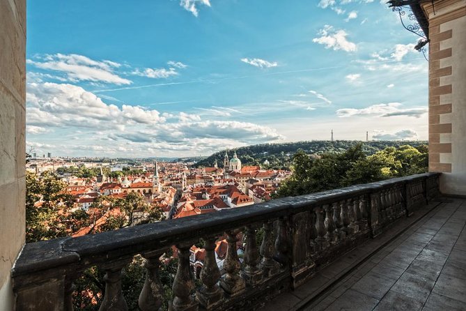 Prague Castle and Lobkowicz Palace entrance tickets - Crossing into Prague Castle
