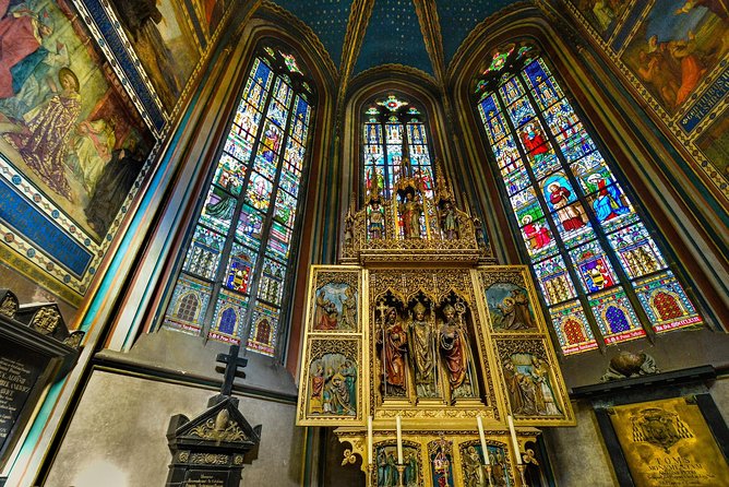 Prague Castle and Lobkowicz Palace entrance tickets - St. George’s Basilica and the other castle buildings