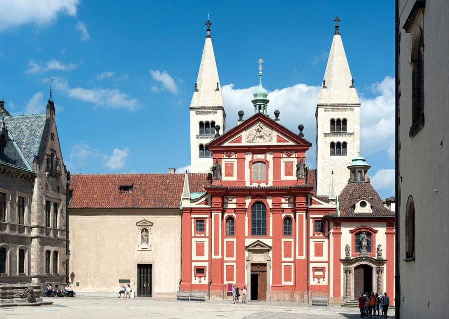 Prague: Castle Circuit Entry Tickets with Audio Guide - Golden Lane and its colorful little houses