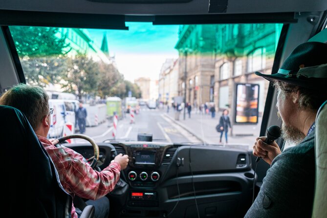 Prague: Castle Entry Ticket with Guide and River Cruise - Guides make the biggest difference