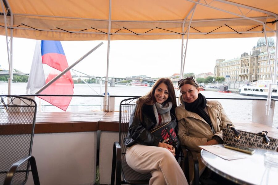 Prague Castle Interiors, Bus Tour and Vltava River Cruise - Why Prague Castle works best with a guide