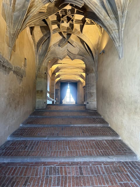 Prague Castle Interiors & Changing of the Guard-Small group - St. George’s Basilica in 10 focused minutes