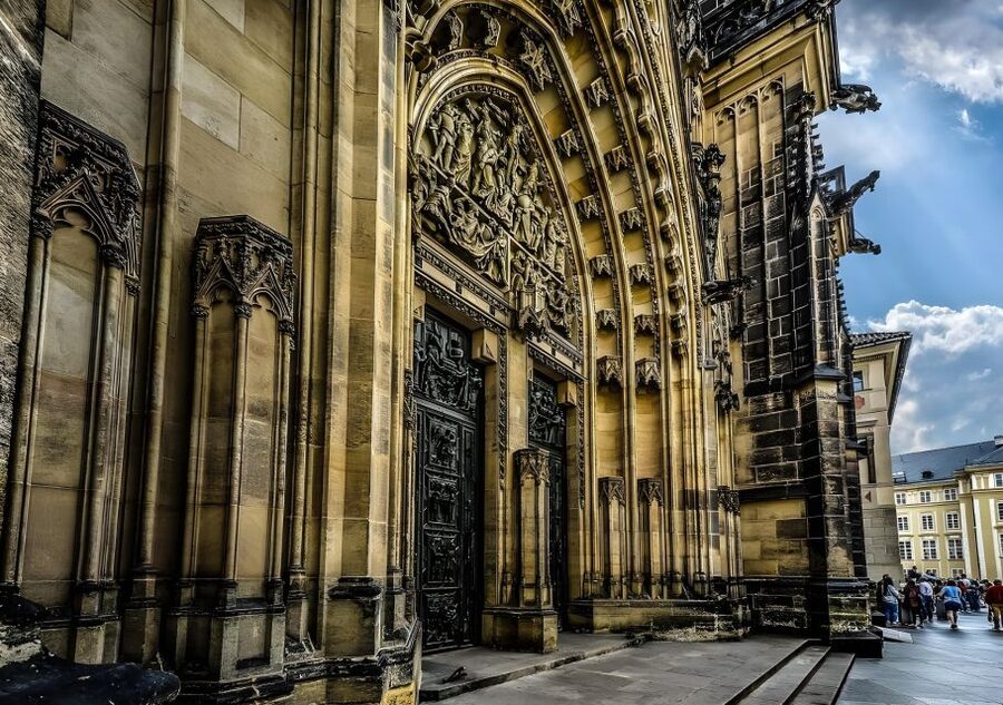 Prague Castle: Royal Palace, Cathedral, and Golden Lane Tour - Vladislav Hall and the Old Royal Palace