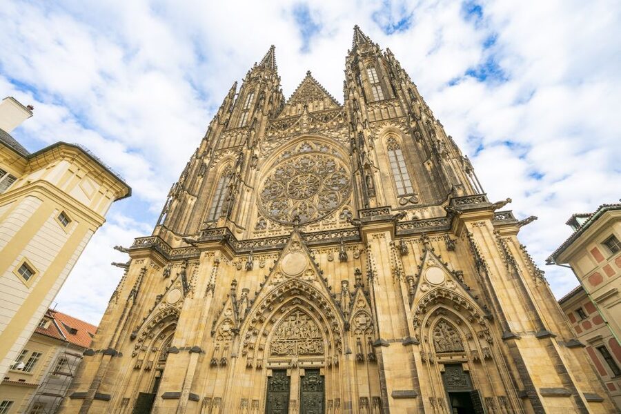 Prague: Castle Tour with Local Guide and Entry Ticket - Weather, crowds, and what to bring