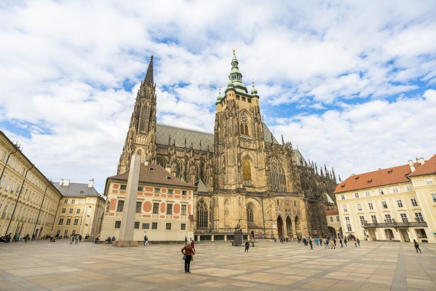 Prague: Castle Tour with Local Guide and Entry Ticket - Vladislav Hall and the Defenestration of Prague