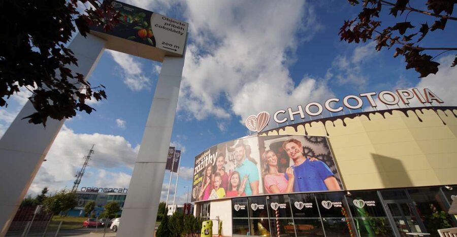Prague: Chocotopia Chocolate Factory Tour Ticket + Workshop - The container elevator and the Mexican cacao film