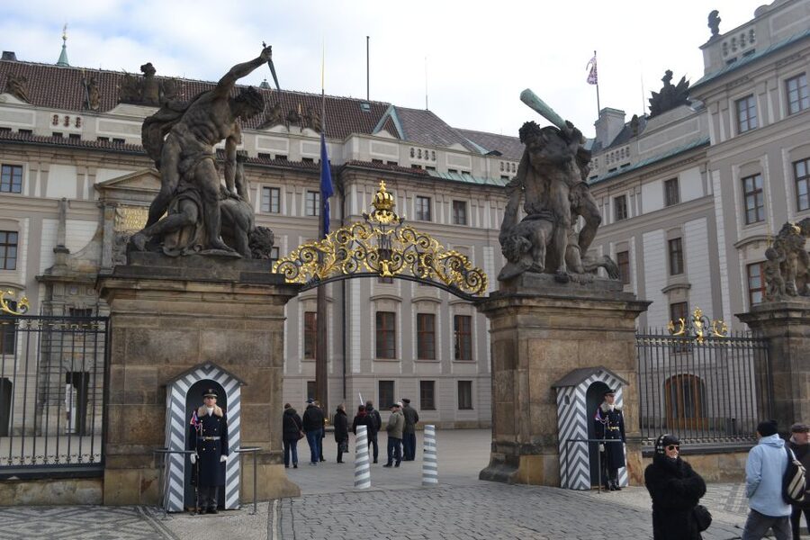 Prague City: 1-Hour Orientation Tour by Bus - Is $16 a fair price?