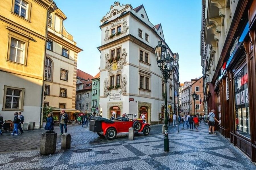 Prague: City Highlights Walking Tour - Who should book this Prague walk?