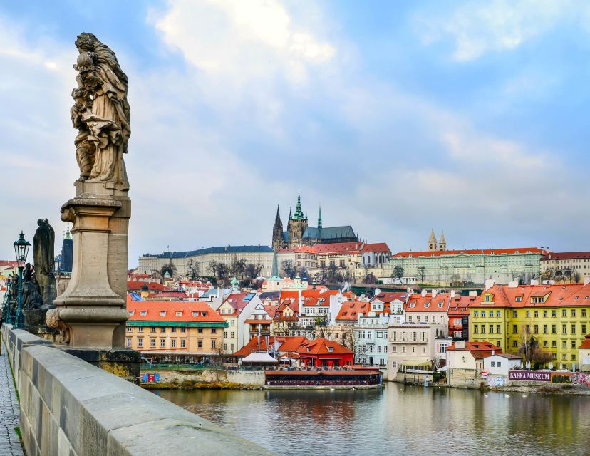 Prague: City Tour - Charles Bridge and the river crossing