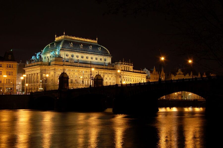 Prague: City Tour and Dinner Cruise with Hotel Pickup - Starting with Prague’s historic quarters