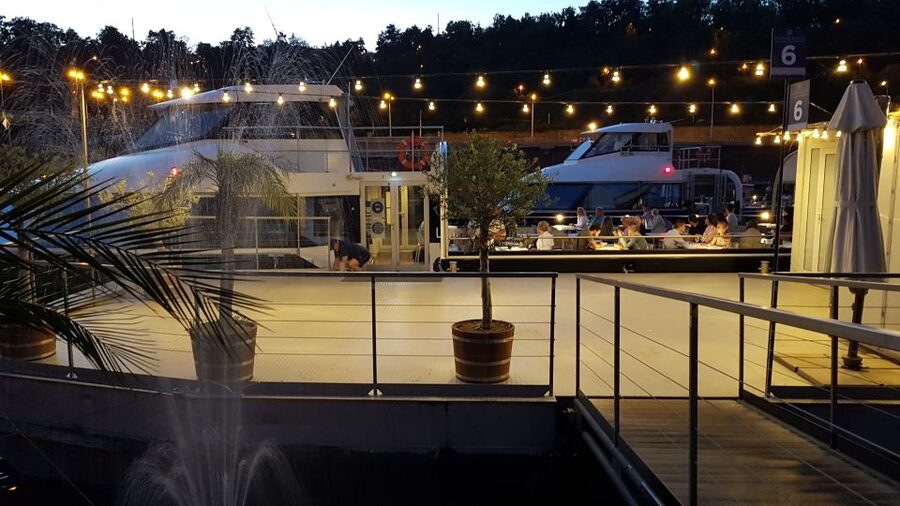 Prague: City Tour and Dinner Cruise with Hotel Pickup - What dinner is like on board