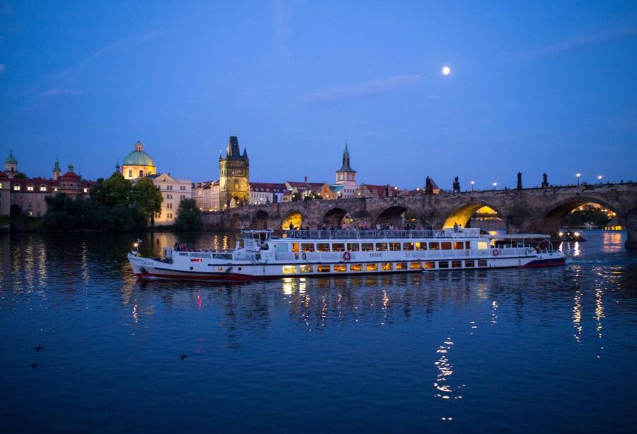 Prague: City Tour and Dinner Cruise with Hotel Pickup - Who should book this Prague evening?