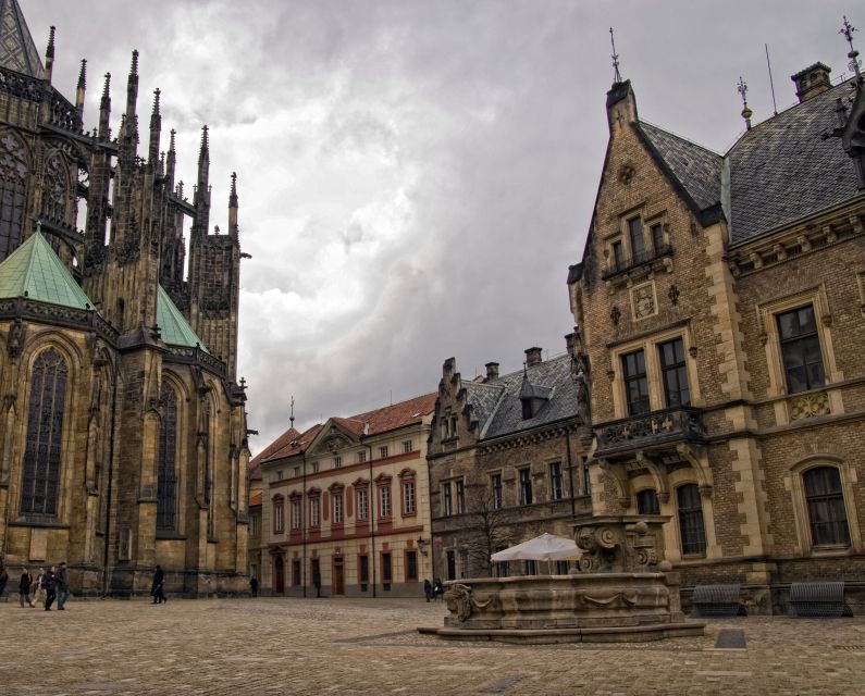 Prague: City Tour - From the Dancing House to Lesser Town