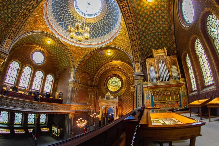 Prague: Classical Concert in the Spanish Synagogue - A one-hour program with changing musical themes