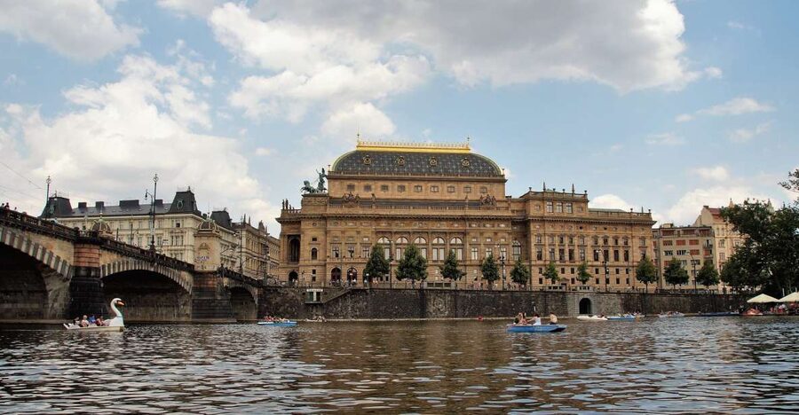 Prague Complete Tour in Spanish & Lunch, Tickets - Key Points at a Glance