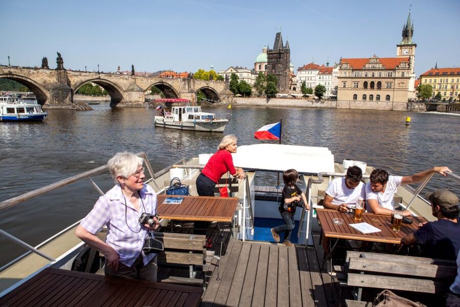 Prague Cruise: 1-Hour on the River Vltava - A quiet hour with drinks and light food
