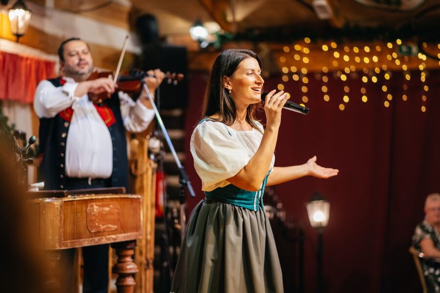 Prague: Dinner with Folk Show and Open Bar - Dinner: familiar comforts with a few uneven dishes
