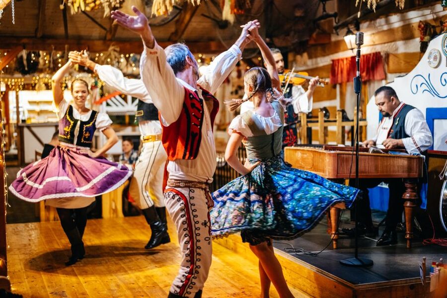 Prague: Dinner with Folk Show and Open Bar - Should you book the Prague folk dinner?