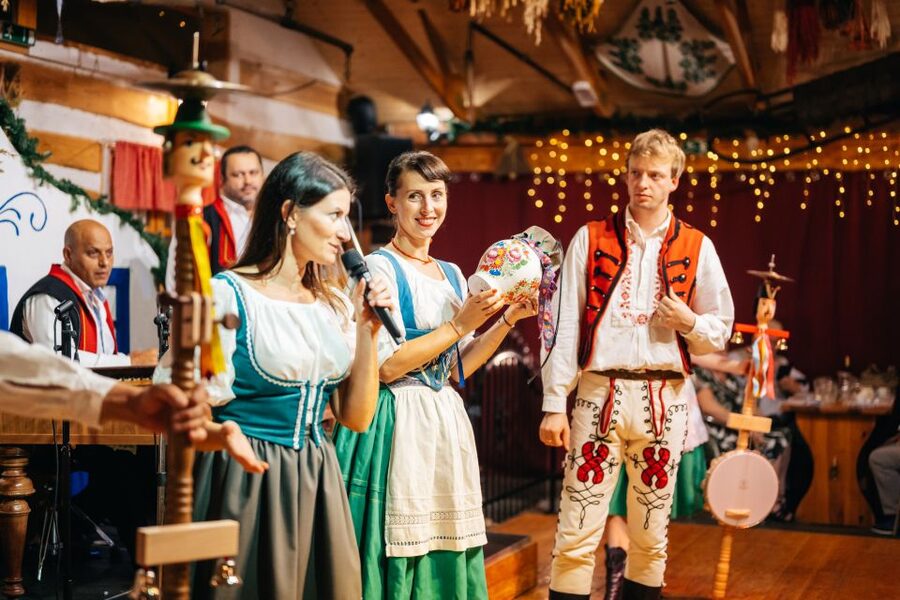 Prague: Dinner with Folk Show and Open Bar - What happens after your 18:30 to 19:00 pickup