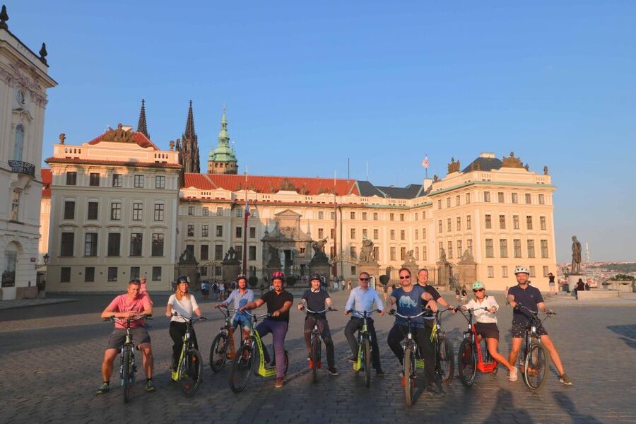Prague: E-Bike/E-Scooter Viewpoint Tour - E-bike or e-scooter: which suits you?