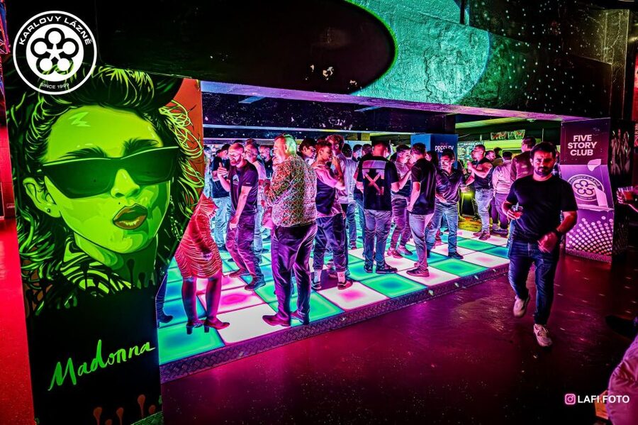 Prague: Entry ticket to Ice Pub Prague with Nightclub Option - Ice sculptures and the best photo moments