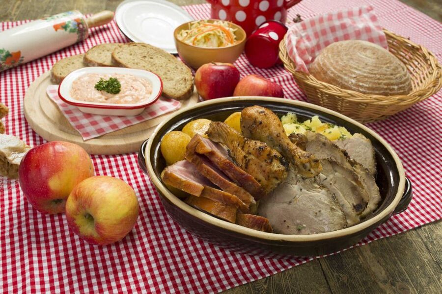 Prague: Evening Folklore Garden Party with Traditional Menu - How much culture do you really get?