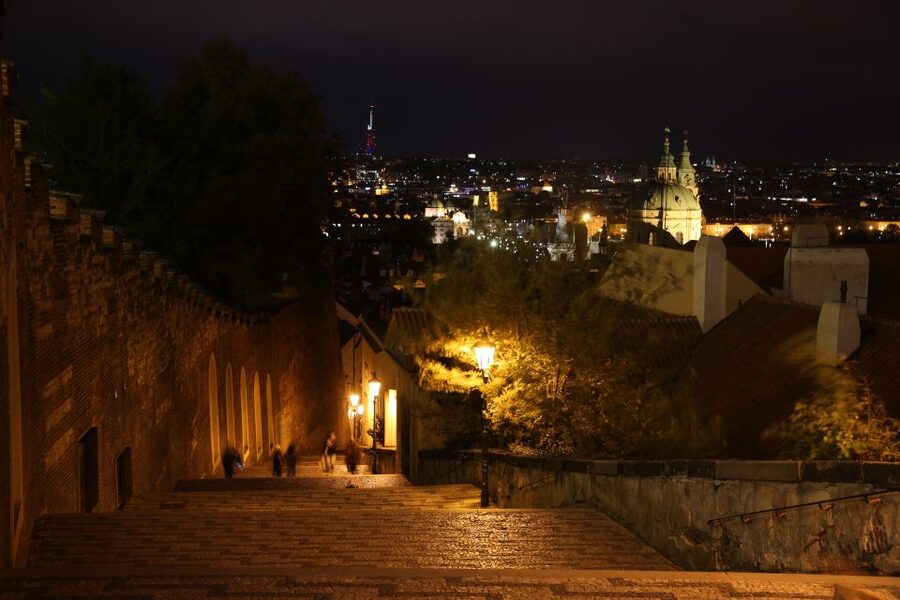 Prague: Evening Photography Tour by Car - What the guide adds beyond a driver
